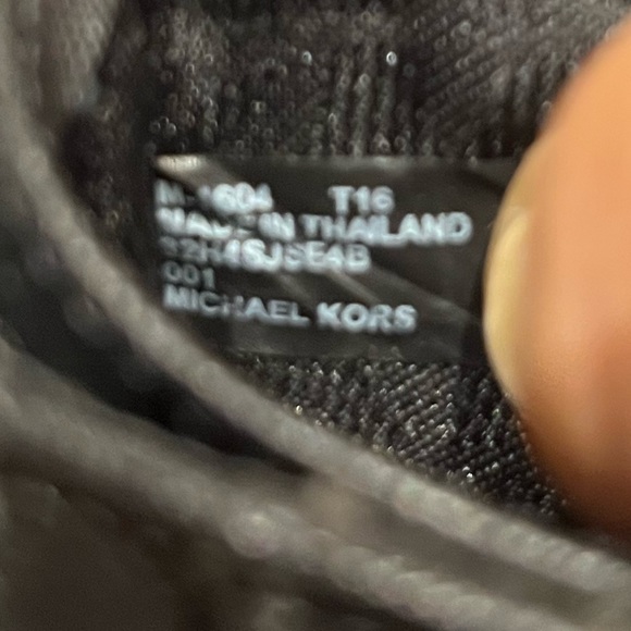 Preloved Michael Kors Long Monogram Wallet - Picture 6 of 10